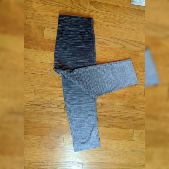 5/$25 OS Flutter and kick maternity ankle leggings - Picture 4 of 4